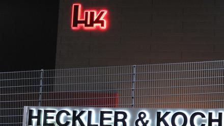 Das Logo des Waffenherstellers Heckler &amp; Koch, aufgenommen am Stammsitz in Oberndorf.