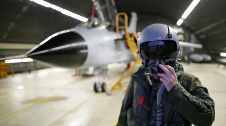 Auch im Kampfflugzeug Tornado, einem europäischen Gemeinschaftsprodukt, sind deutsche Bauteile wichtig.