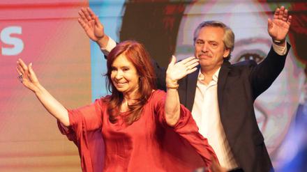 Präsidentschaftskandidat Alberto Fernandez und Cristina Fernandez de Kirchner jubelten nach der Wahl in Argentinien gemeinsam.