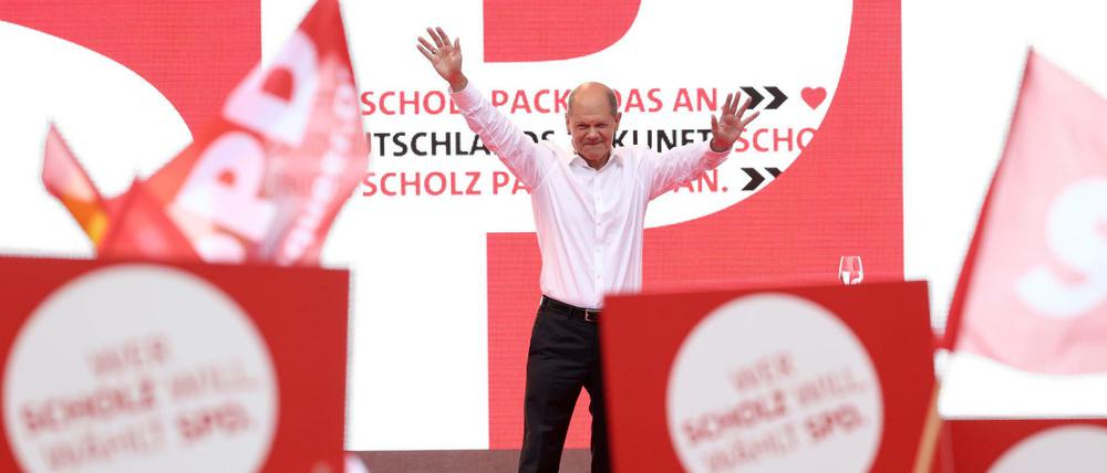 Olaf Scholz, SPD-Kanzlerkandidat, spricht bei einer Wahlkampfveranstaltung der SPD auf dem Heumarkt.