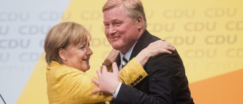 Bundeskanzlerin Angela Merkel (CDU) und der CDU-Spitzenkandidat für die Landtagswahl in Niedersachsen, Bernd Althusmann.