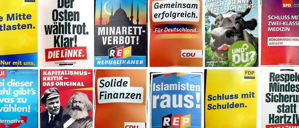 Die Wahlplakate verschiedener Parteien für die Bundestagswahl im September.