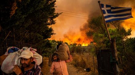 Menschen, die in Griechenland an Waldrändern wohnen, verloren in den vergangenen Tagen durch die Feuer alles.