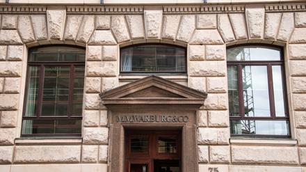 Krumme Geschäfte hinter dicken Mauern: Die Hamburger Warburg-Bank ist in den Cum-ex-Skandal verwickelt.