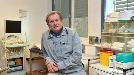 Der Mainzer Arzt Gerhard Trabert behandelt Wohnungslose und andere Menschen ohne Krankenversicherung. Nun kandidiert er für das Amt des Bundespräsidenten. 