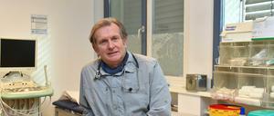 Der Mainzer Arzt Gerhard Trabert behandelt Wohnungslose und andere Menschen ohne Krankenversicherung. Nun kandidiert er für das Amt des Bundespräsidenten. 