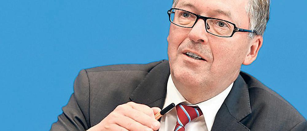 Der Wehrbeauftragte des Bundestages, Hans-Peter Bartels (SPD),