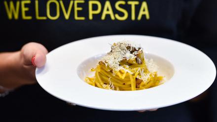 Klar lieben wir Pasta - aber auch ihre Erfinderinnen? Die ganz große Liebe ist es nicht zwischen Deutschland und Italien, allen Sonntagsreden zum Trotz.