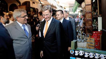 Westerwelle weilt auf dem Kosovo und schweigt zu seiner Rolle als FDP-Vorsitzender.