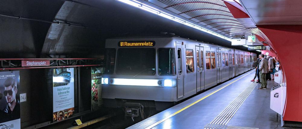 Seit 2012 kostet ein Jahresticket der Wiener Linien nur mehr 365 Euro. Das hat zu einem starken Anstieg der Fahrgäste geführt.
