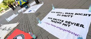 Protest vor dem Wiesbadener Landtag während der Sitzung zu den Drohmails von NSU 2.0