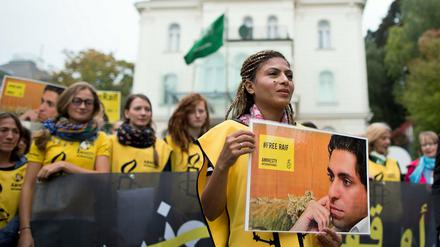 Ensaf Haidar, die Ehefrau des saudi-arabischen Bloggers Raif Badawi, demonstrierte in dieser Woche in Wien für die Freilassung ihres Mannes, der seit über drei Jahren inhaftiert ist.