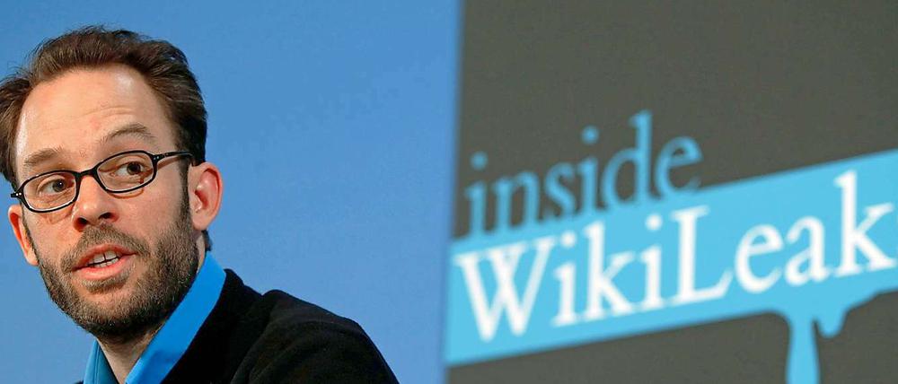 Ein Insider packt aus: Daniel Domscheit-Berg hat erst für Wikileaks gesprochen und nun über die Enthüllungsplattform geschrieben.
