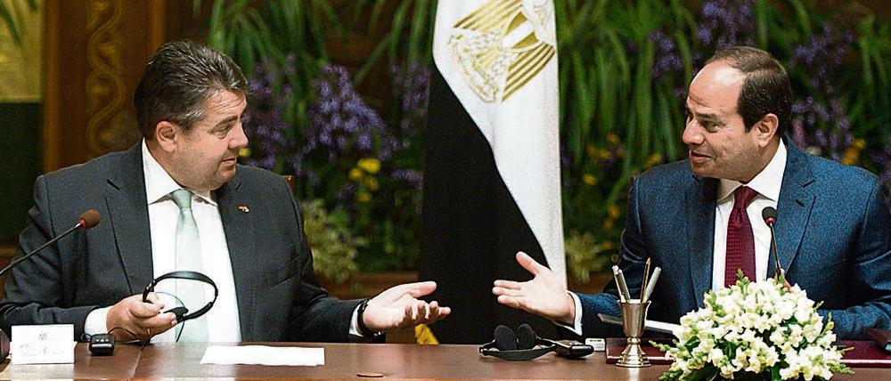 "Ich finde, Sie haben einen beeindruckenden Präsidenten": Bundeswirtschaftsminister Sigmar Gabriel und Ägyptens Präsident Abdel Fattah al-Sisi am Wochenende im Präsidentenpalast in Kairo.