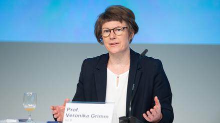 Professorin Veronika Grimm, Vorständin im Zentrum Wasserstoff Bayern, spricht bei einer Pressekonferenz zur bayerischen Wasserstoffstrategie.