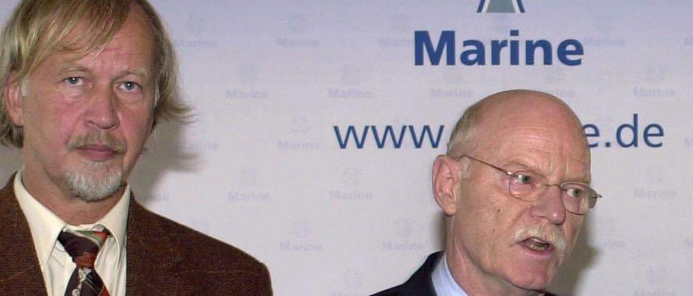 Bundestagsabgeordneter Wolfgang Wodarg (SPD) - hier auf einem Foto aus dem Jahr 2004 mit Verteidigungsminister Struck (SPD).