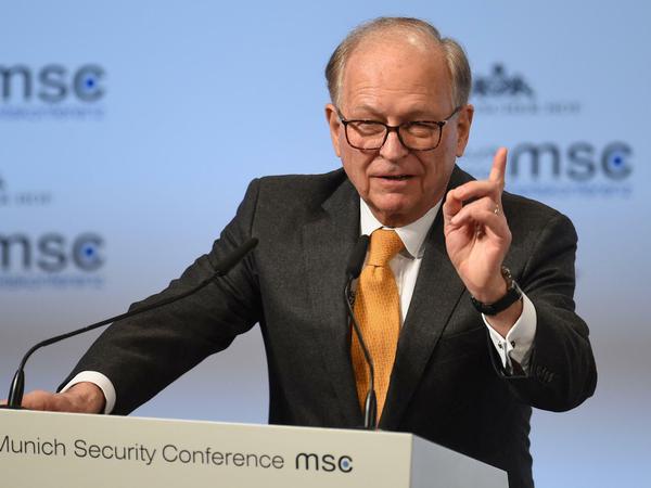 Wolfgang Ischinger, Ex-Diplomat und Chef der Münchner Sicherheitskonferenz, spricht am Podium der Sicherheitskonferenz. 