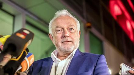 Wolfgang Kubicki, stellvertretender Bundesvorsitzender der FDP, wehrt sich gegen Kritik an seinen Vorwürfen gegen Kanzlerin Merkel. Er warf ihr vor, ihre Flüchtlingspolitik sei Mitschuld an der Situation in Chemnitz.