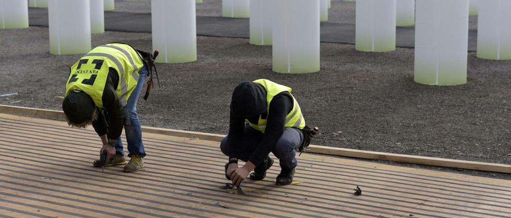 Kaum waren die Klimahelden abgereist, haben Arbeiter das Gelände in Le Bourget, wo zwei Wochen lang der Weltklimagipfel getagt hatte, wieder abgebaut. 