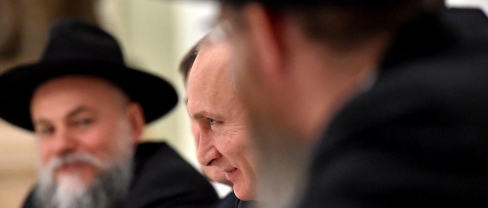 Russlands Präsident Wladimir Putin (M.) bei einem Treffen mit Vertretern des Judentums in Russland.