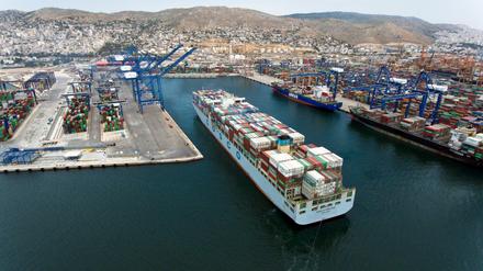 Ein Containerschiff im Hafen von Piräus. "Wer für die Zukunft gewappnet sein will, darf Wachstum nicht verdammen", sagt FDP-Chef Christian Lindner.