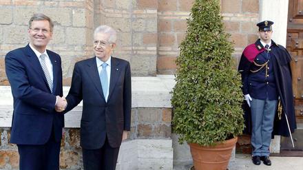 Bundespräsident Wulff wird in Rom vom italienischen Premier-Minister Mario Monti empfangen.