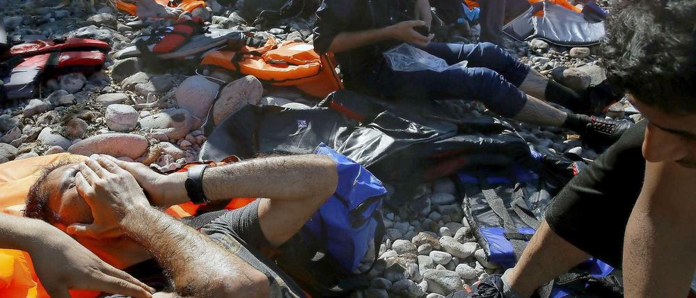 Gefährliche Flucht: Ein erschöpfter syrischer Flüchtling in dieser Woche nach seiner Landung auf der griechischen Insel Lesbos