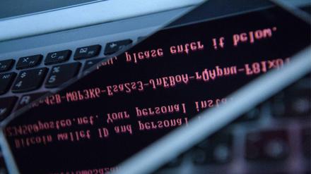 Störung im Betriebsablauf. Cyber-Attacken können kriminell motiviert sein - aber auch politisch oder staatlich. 