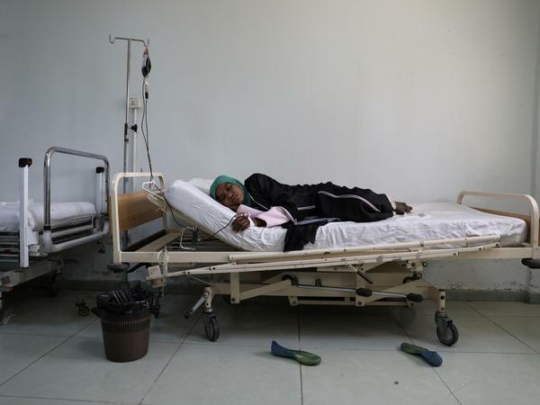 Millionen Jemeniten sind wie diese Frau auf Hilfe angewiesen, oft geht es ums Überleben.