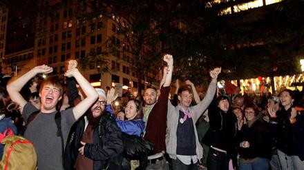 Die Demonstranten im Zuccotti Park jubeln. Sie dürfen vorerst bleiben.