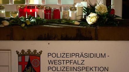 Trauer und Entsetzen. Nicht nur in Rheinland-Pfalz wird um die beiden erschossenen Polizisten getrauert. Entsetzen löst auch die Häme im Internet aus.
