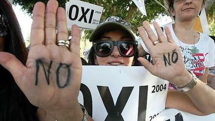 "No - Nein" - Zyprioten demonstrieren gegen die Vereinbarung mit der Troika. 