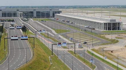 Von hier könnten bei einer möglichen Teil-Eröffnung die ersten Maschinen abgefertigt werden: Das Nordpier am künftigen Hauptstadt-Flughafen BER.