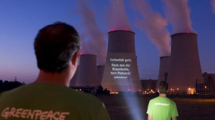 Die Message ist eindeutig: Greenpeace will Brandenburgs Ausstieg aus der Braunkohle.