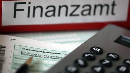 Anruf beim Finanzamt genügt? Dass es reuigen Steuersündern so leicht gemacht wird, will die SPD in Brandenburg verhindern.