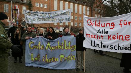 Tausende protestierten gestern in Potsdam gegen die Bildungspolitik der Landesregierung.