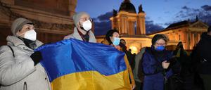 Bei einer Friedenskundgebung zeigten sich am Donnerstag viele Menschen in Potsdam solidarisch mit der Ukraine.