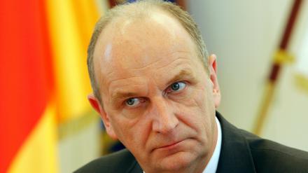 Brandenburgs Innenminister Dietmar Woidke (SPD)hat sich durchgesetzt: Führende Polizeibeamte in Brandenburg dürfen erneut auf Stasi-Kontakte überprüft werden.