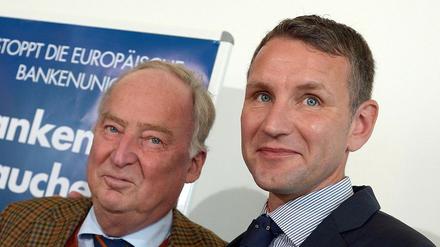 Rechtsextrem? Zuletzt fielen vor allem der Brandenburger Partei-Chef Alexander Gauland (l.) und sein Thüringer Amtskollege Björn Höcke (r.) mit scharfer Rhetorik auf.