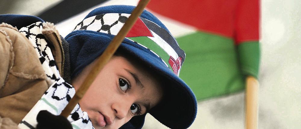Kinder mitten im Konflikt. Berliner Palästinsener haben bereits mehrfach gegen Israels Militäreinsatz demonstriert. Viele haben Verwandte und Freunde im Gazastreifen.