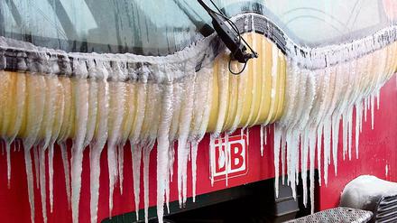 Weißes Wochenende. Eis und viel Neuschnee erwarten die Meteorologen heute und morgen. Gute Zeiten für Winterwanderungen oder zum Schlittenfahren  und schlechte Zeiten für S-Bahnkunden: Das Unternehmen befürchtet weitere Zugausfälle.