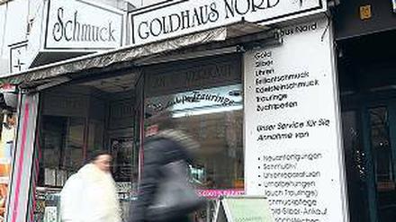 Der Tatort. Vorgestern überfielen drei Männer den Laden in der Müllerstraße.