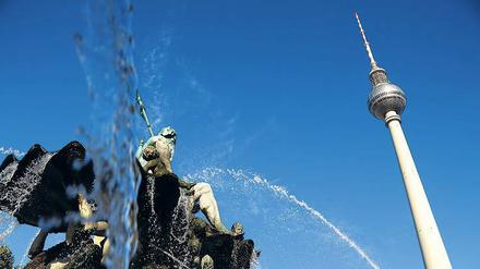 Eine Umzugskiste reicht eher nicht. Seit 1969 steht der Neptunbrunnen zwischen Marienkirche und Rotem Rathaus. Jetzt könnte er wieder umziehen – das Geld dafür wurde jedenfalls bewilligt. Der Senat ist aber nicht so begeistert. 