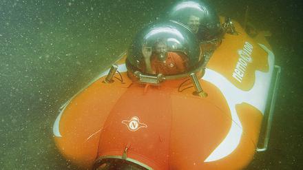 Luft für eine Stunde. Thomas Breinig (vorn) entwickelte das erste Mini-U-Boot für Touristen. Im nächsten Jahr soll es in Serie gehen und 180 000 Euro kosten.
