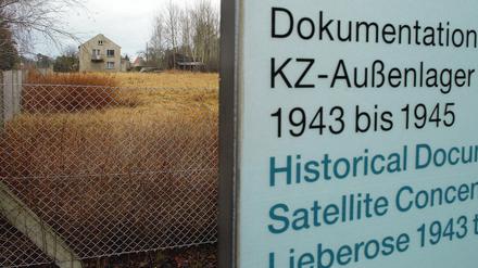 Die Suche kann beginnen. Bislang gerichtlich untersagt können nun auf einem Grundstück in Jamlitz bei Lieberose die Suchgrabungen begonnen werden. Experten vermuten hier ein bislang unentdecktes Massengrab von rund 700 KZ-Opfern.