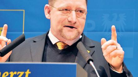 Gegen Weiterwursteln. Gregor Beyer (42), neuer Landeschef der Liberalen in Brandenburg, hatte beim Landesparteitag mit Störfeuer aus dem Hintergrund zu kämpfen und setzte für sein neues Führungsteam alles auf eine Karte.