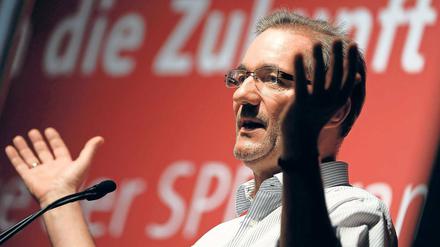 Alle Hände voll zu tun. Regierungs- und SPD-Landeschef Matthias Platzeck hatte am Wochenende mehr zu tun als gedacht. Neben der Rede auf dem Landesparteitag musste er auch einen handfesten Koalitionskrach versuchen zu kitten.