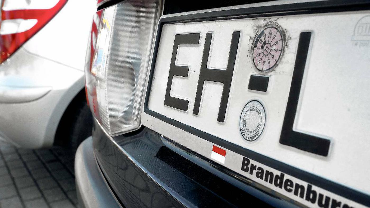 KfzKennzeichen Auf Blech gestanztes Heimatgefühl