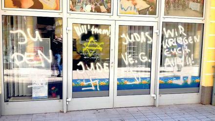Braune Hetze. Schon wieder wurde auf die Redaktion der „Lausitzer Rundschau“ in Spremberg ein Anschlag verübt. Die Botschaft ist klar antisemitisch.