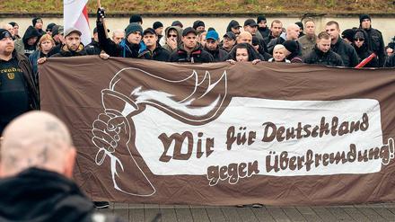 Aufmarschiert. Seit einigen Wochen läuft in Brandenburg eine Neonazi-Kampagne unter dem Motto: „Ein Licht für Deutschland.“